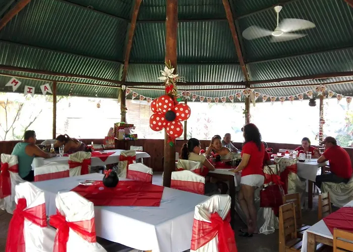 Hotel Cabanas La Teca